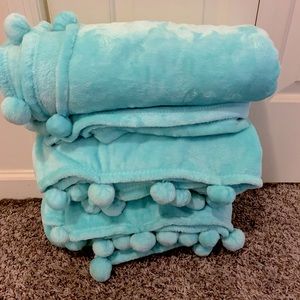 Pom Pom Throw Blankets